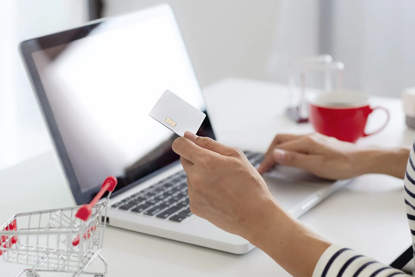 E-commerce Checkout in 2025: Trends That Actually Lift Conversions